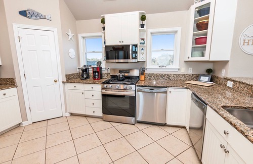 Pine Island House | Oceanside, 6 BRs, Pool, Hot Tub, Dogs Welcome, Close to Beach Access, PI164, La Bella Vita