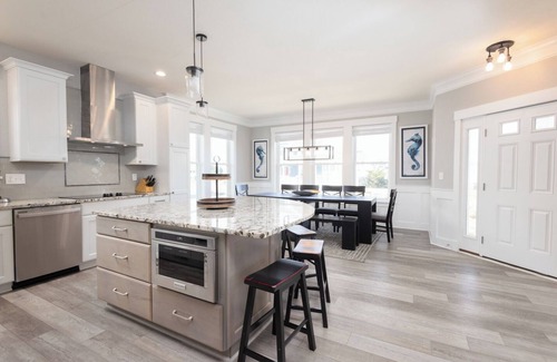 Ocean Hill House | Oceanside 7min walk2beach,6BR,Pool,HotTub,Foosball
