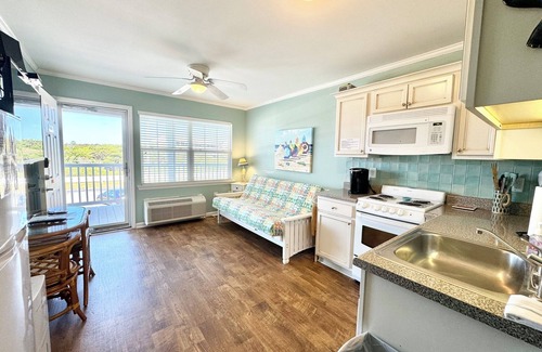 Atlantic Beach Condo | OCEANSIDE COMMUNITY Private Beach Access Pool WiFi Kitchen BBQ Grill