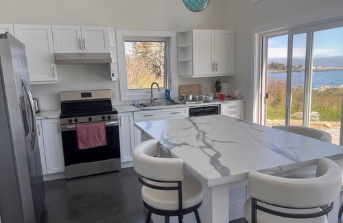 Hunts Point House | Oceanside Escape.