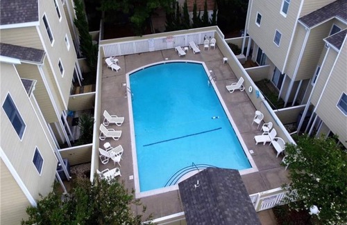 Fenwick Island Condo | Oceanside Fun in Fenwick Island! Charming retreat steps from beach and pool