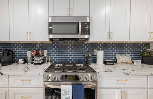 San Luis Rey House | Oceanside House 4bedroom 2bath WiFi, AC, Game Room, 4 Miles to Beach & Carlsbad
