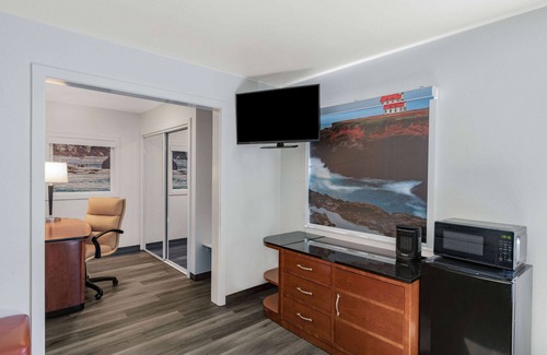 Fort Bragg Hotel | Oceanside Inn & Suites, a Days Inn by Wyndham