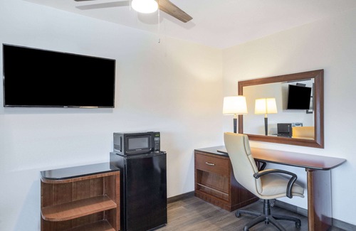 Fort Bragg Hotel | Oceanside Inn & Suites, a Days Inn by Wyndham