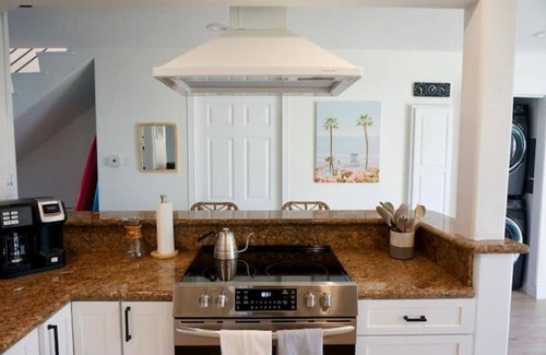 Townsite Condo | Oceanside Surfer’s Home - Ocean View 2 bedroom condo