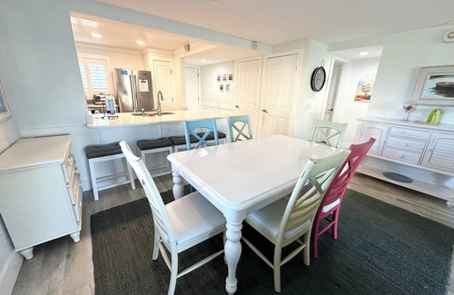 Crescent Beach Condo | Oceanview 2 Bedroom Flat Summerhouse Unit 449