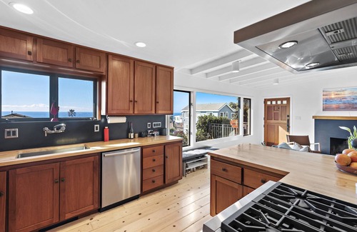 South Laguna Cottage | Oceanview Cottage Steps from Iconic Thousand Steps Beach
