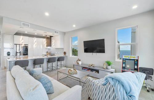 Monroe County House | Oceanview Escape Key Largo Pool, Hot Tub and Private Deck