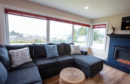 Waldport House | Oceanview Escape – Pet Friendly, Family Ready, Near Waldport Beach