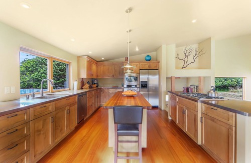 Sea Ranch House | Oceanview home with hot tub, deck, fireplace