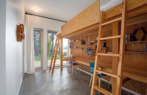 Britannia Beach House | Oceanview Luxury w/2 King Beds + EV Charger