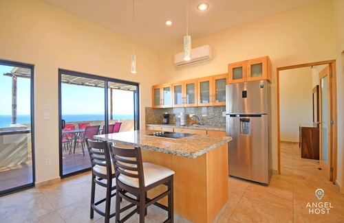 La Ventana Condo | Oceanview Penthouse w/Pool, BBQ, Gym & Playground!
