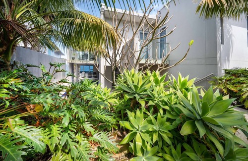 Copacabana House | “Oceanview & Seabreeze” - with Pool