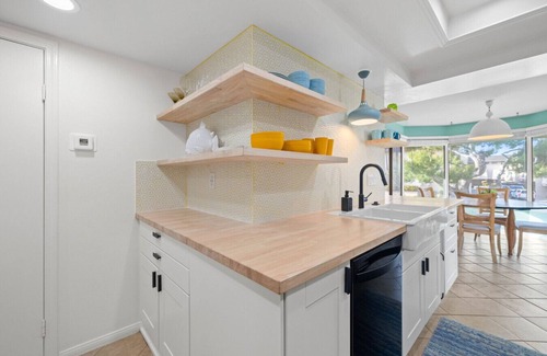 Solana Beach Condo | Oceanview Solana Beach Getaway with Pool & Hot Tub