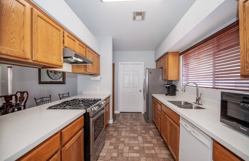 Yuma House | OCO-Heated pool for additional fee and spacious 4br home for your comfort.