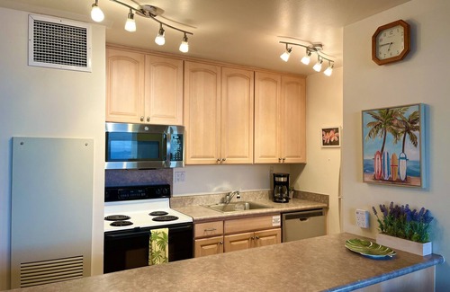 Kihei Resort | OCT & NOV Special Rate Beautiful 1 Bedroom Beachfront Condo, Free Parking, W&D