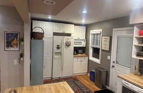 St. Anthony House | Ode to Minnesota, stylish and cozy 3 bedroom house