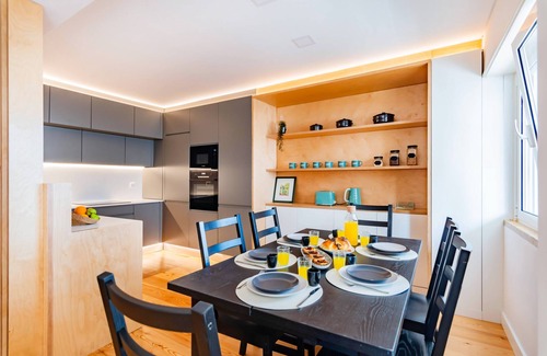 Paco De Arcos Apartment | Oeiras Spacious and Coastal Flat