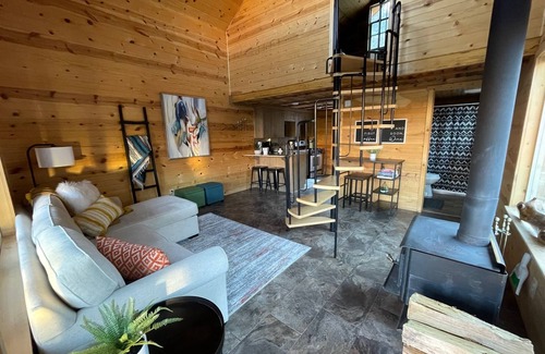 Hildale Cabin | Off-Grid Cabin, hiking trails nearby and minutes away from a local brewery!n