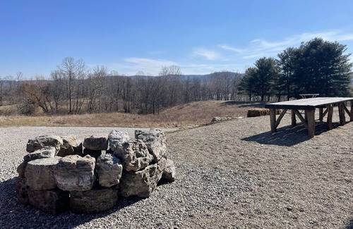 Cynthiana House | Off-Grid Experience in Bainbridge Ohio. Close to lakes and trails.