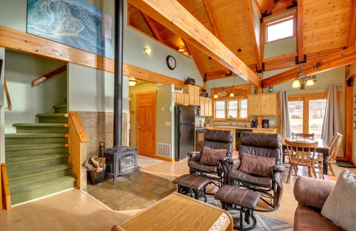Red Lodge Cabin | 'Off The Beaten Path' Cabin w/Mtn Views & Hot Tub