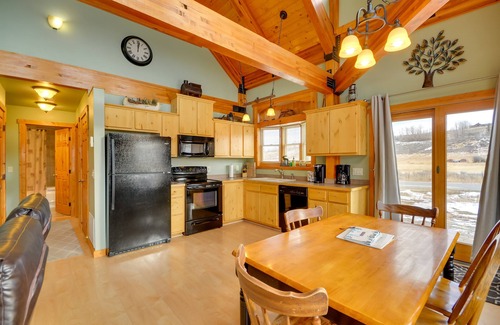 Red Lodge Cabin | 'Off The Beaten Path' Cabin w/Mtn Views & Hot Tub
