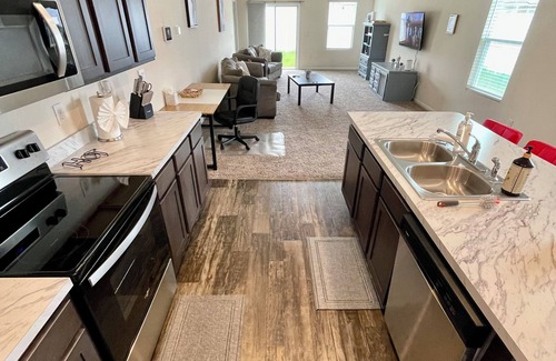 Westside House | "Off the beaten ranch" New build 3/2 home
