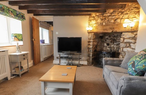 Longford Cottage | OFFA'S COTTAGE, pet friendly, character holiday cottage in Oswestry