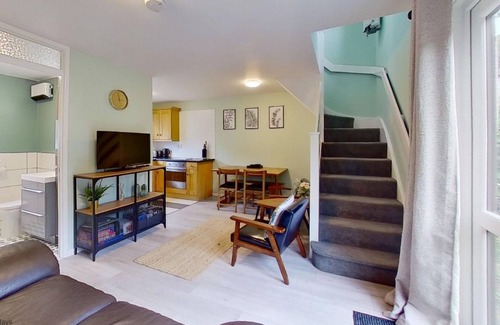 Saint Erth Praze Apartment | Offering comfortable living space for up to four guests within the leafy grounds of Tolroy Manor