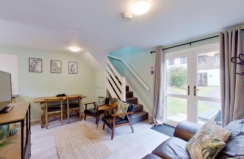 Saint Erth Praze Apartment | Offering comfortable living space for up to four guests within the leafy grounds of Tolroy Manor