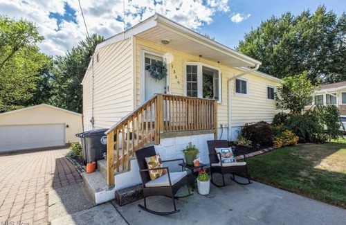 Akron House | Ohio Towpath Paradise Luxury Canal-Side 3BR Pet-Friendly Near DT Akron!