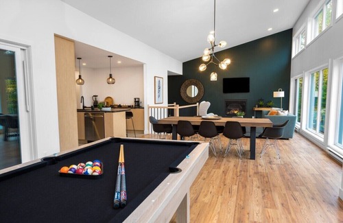 Les Eboulements Ski Chalet | Okanagan 97: Spacious & Tranquil in Prime Location