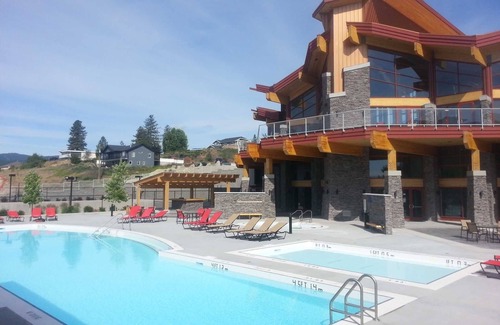 Central Okanagan Apartment | Okanagan four seasons paradise with shared pool and hot tub