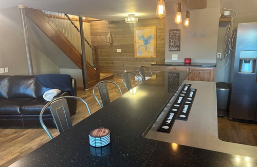 Okauchee Lake House | Okauchee Lake - Sleeps 6; Parking; avail. RNC- Repub Convention; Boat? possible