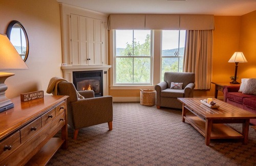 Ludlow Condo | Okemo's Jackson Gore-1 Bedroom Condo/Direct Ski Access. Walk to Pool & hot tubs