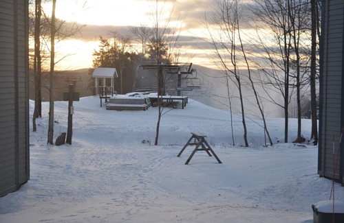 Ludlow Condo | Okemo Slopeside, luxury 4 Bdrm: 200 yard EZ walk to slope, ski right to condo