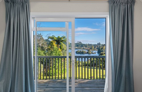Okere Falls House | Okere Jetty Escape - Rotoiti Holiday Home