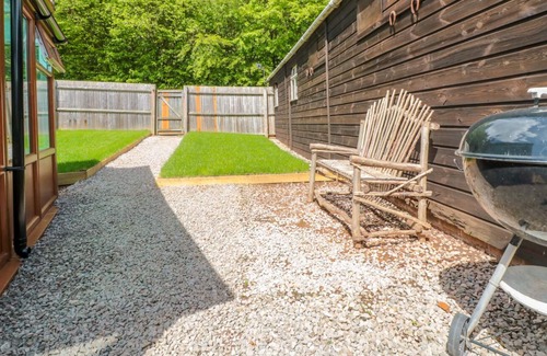Blaisdon Cottage | OLD APPLE STORE, with a garden in Newent
