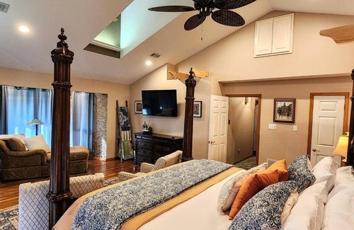 Royal House | Old Bear Creek Lodge