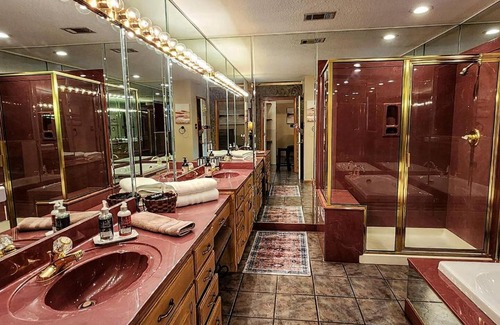 Royal House | Old Bear Creek Lodge