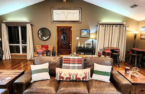 Royal House | Old Bear Creek Lodge