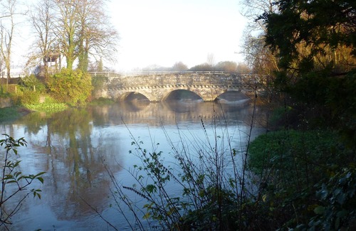 New Forest District House | Old Bridge Cottage Sleeps up to 18 . Hot tub, sauna,pool. New Forest, beaches