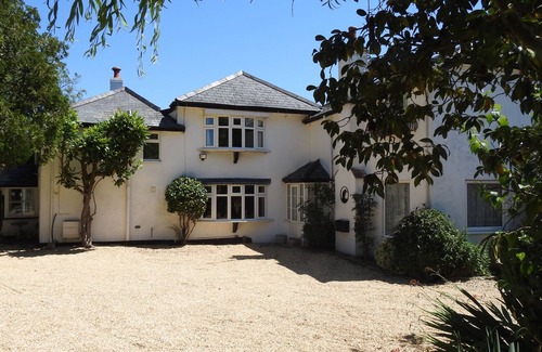 New Forest District House | Old Bridge Cottage Sleeps up to 18 . Hot tub, sauna,pool. New Forest, beaches