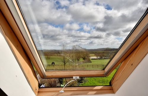 Ryde Cottage | Old Byre, Little Upton Farm