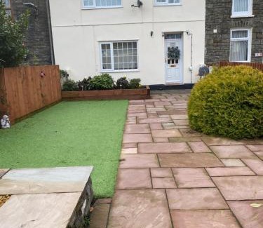 Pentrebach Apartment | Old Canal-Side Cottage Taff Trail Merthyr Tydfil
