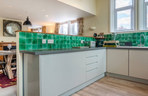Andoversford Cottage | Old Chapel - sleeps 6 guests in 3 bedrooms