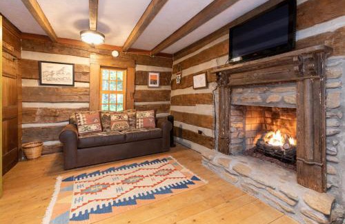 Lake Junaluska House | Old Chestnut Cabin at Lake Junaluska