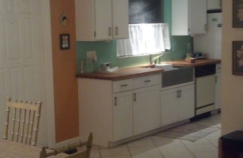 Bonita Springs House | Old Florida Charm: Casa Bratee Manatee -n2 bedrooms/2 bathrooms/full kitchen/etc