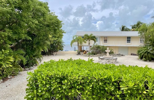 Cudjoe Key Cottage | Old Florida Style, Dockage, Swimming Pool (shared), just 20 miles from Key West