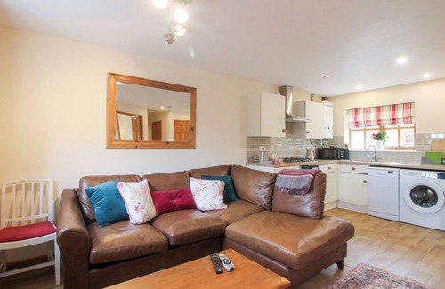 Church Stretton Cottage | OLD HALL BARN 1, pet friendly, with hot tub in Church Stretton